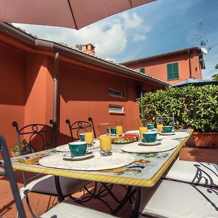 Летний дом Nuba, Residenza Di Charme Con Terrazza Panoramica Privata, Camino A Legna,jacuzzi, Ogni Comfort In Campagna E A Solo 5 Minuti Dal Cuore Del Centro Storico Di